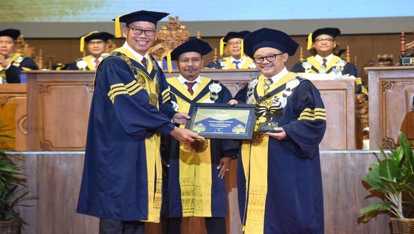 Mendikdasmen Terima Anugerah Konservasi 2025
