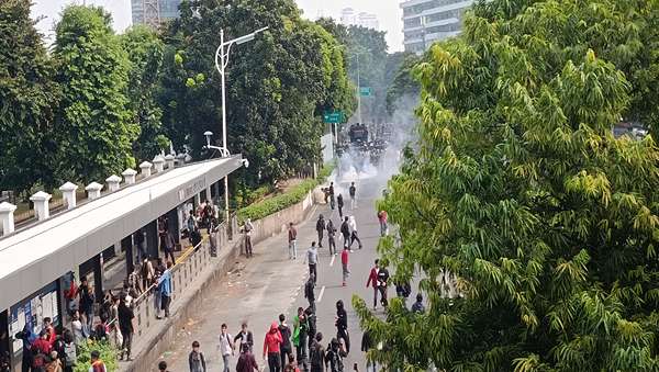 Demo 28 Agustus di MPR/DPR Berimbas pada Transjakarta Hingga KRL