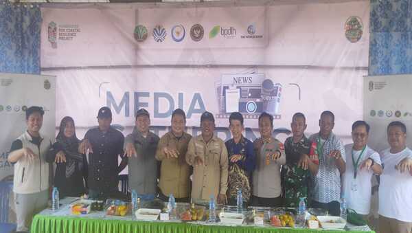 Warga Kuala Selat dan Perigi Raja Kembangkan Ekonomi Pesisir dari Mangrove hingga Madu Kelulut