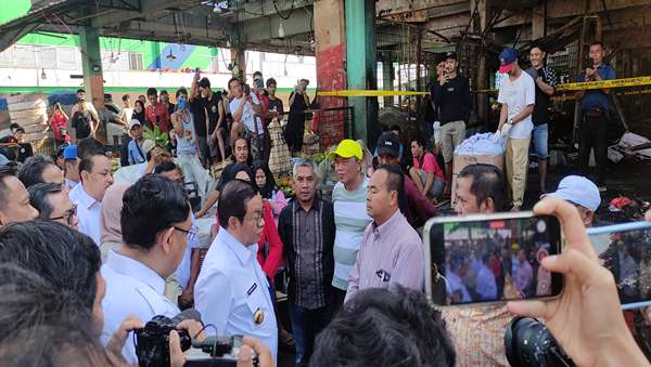 Pramono Targetkan Penataan Lokasi Sementara Los Grosir Buah Pasar Induk Kramat Jati Selesai 5 hari