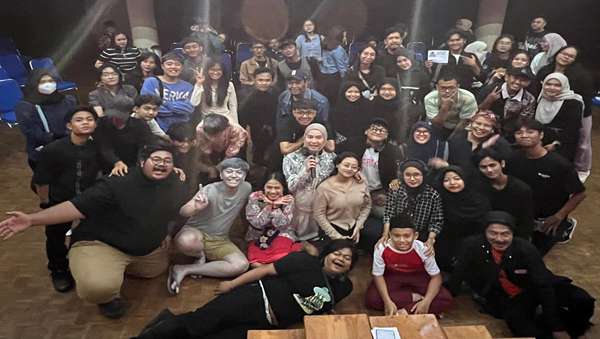 Teater Lencana Refleksikan Realitas Kehidupan Lewat Monolog Drama Tunggal Ika