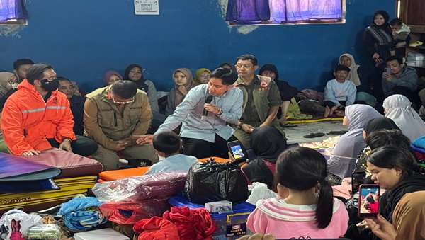 Wapres Gibran Rakabuming Tinjau Pengungsian dan Lokasi Longsor di Bandung