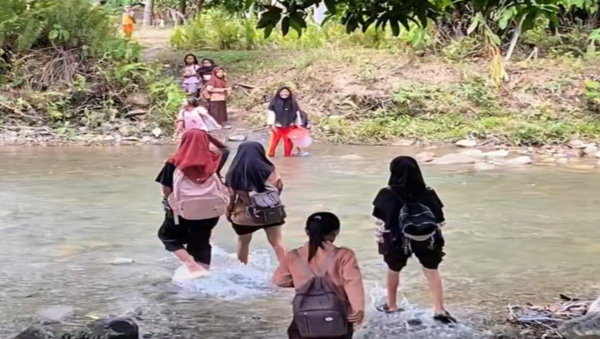 Sempat Viral Pelajar SD Terpencil di Sulteng Berenang ke Sekolah, Kini Jembatan Dibangun