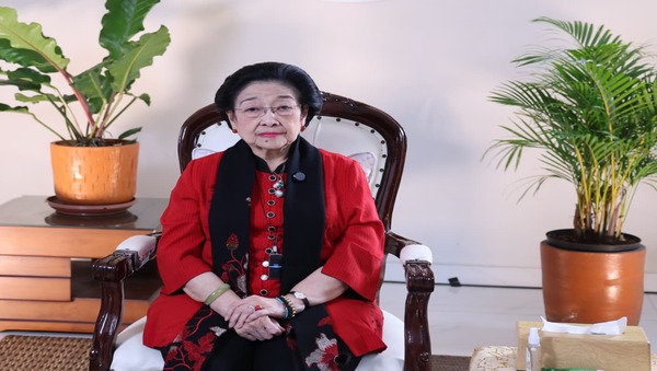 megawati-ajak-perempuan-indonesia-jadi-cahaya-penerang-lawan-kemiskinan-dan-ketidakadilan