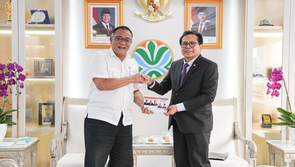 menteri-lingkungan-hidup-jumhur-hidayat-mendukung-pembahasan-mou-g-to-g-untuk-kerja-sama-hijau-indonesia-kazakhstan-tajikistan