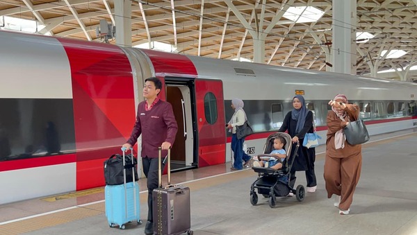 arus-balik-penumpang-whoosh-meningkat-penumpang-dihimbau-manfaatkan-ka-feeder-dari-bandung-dan-cimahi