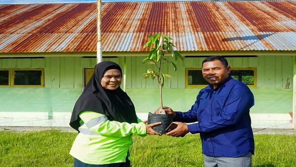 NHM Gelar Aksi Bersih Lingkungan dan Dukung Penghijauan Sekolah di Halmahera Utara