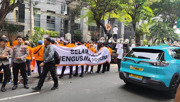 massa-gelar-aksi-tolak-eksekusi-hotel-sultan-di-pn-jakarta-pusat