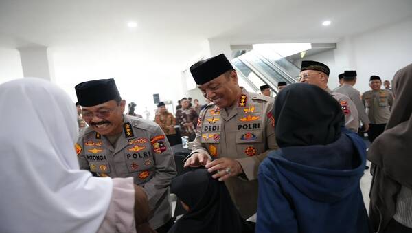 revitalisasi-masjid-panggilan-sujud-wakapolri-santuni-anak-yatim-di-lembang