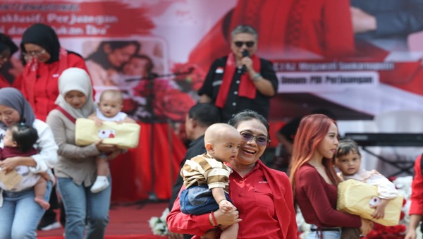 bintang-puspayoga-ajarkan-metode-cium-usap-peluk-untuk-bonding-ibu-dan-anak-di-era-digital