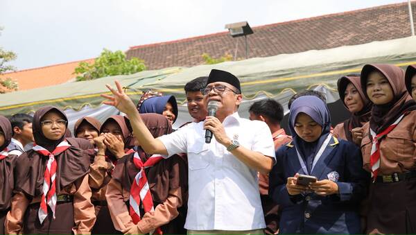 menko-pmk-resmikan-30-ruang-kelas-baru-smp-negeri-1-padangan-bojonegoro