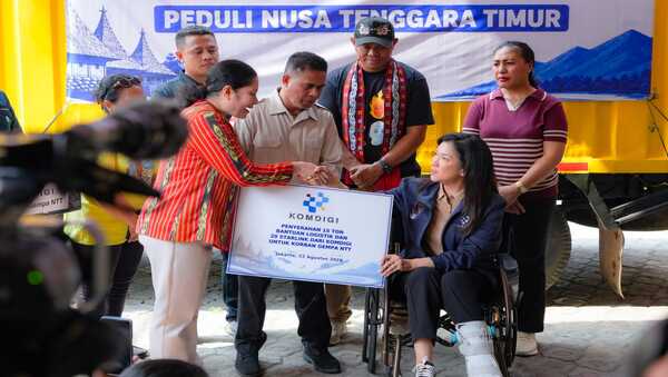 komdigi-salurkan-15-ton-bantuan-logistik-dan-20-starlink-untuk-korban-gempa-ntt
