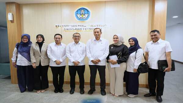 Kemdiktisaintek Siapkan Program Pembinaan bagi Mahasiswa Kesehatan yang Belum Lulus Uji Kompetensi