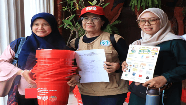 Warga RW 06 Srengseng Sawah Pilah Sampah Sejak Cuci Piring