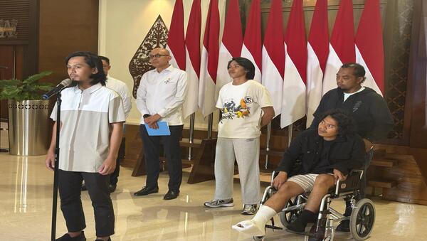 empat-awak-kapal-wni-korban-pembajakan-somalia-dipulangkan-ke-indonesia