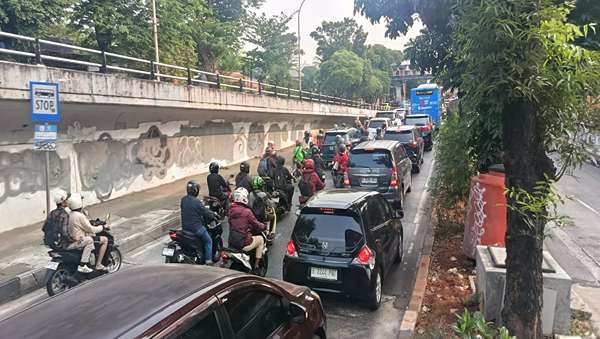gerakan-atasi-macet-dishub-jakarta-turunkan-pejabatnya-ke-jalan